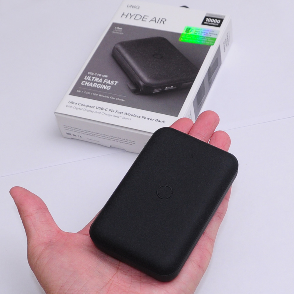 Picture of Uniq Hyde Air 18W Power Delivery Fast Charge Wireless Power Bank with Type C Fast Charge Input Output for iPhone iPad Airpods Airpods Pro (Black)